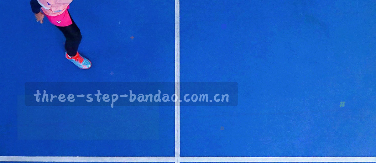 琥珀色比分数字与细线网格叠加的抽象图形